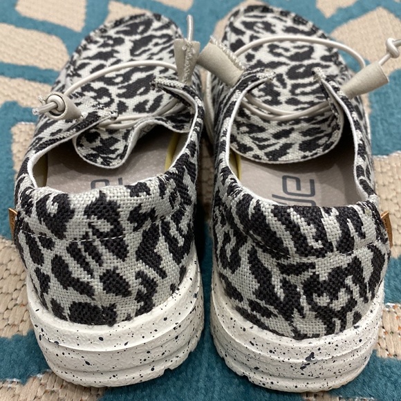 Hey Dude Wendy Woven Cheetah Grey Women’s Slip-On Shoes - Picture 6 of 9